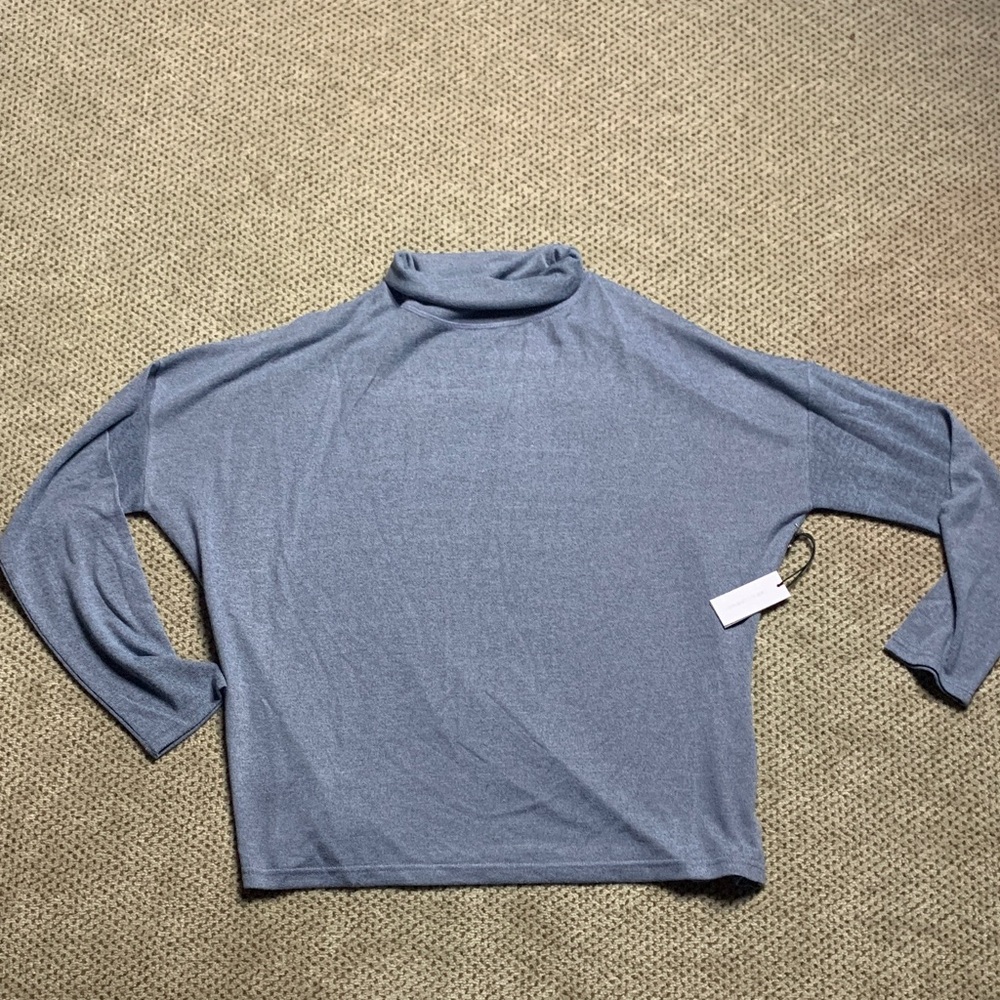 Elegant Women's Long Sleeve Gray Top